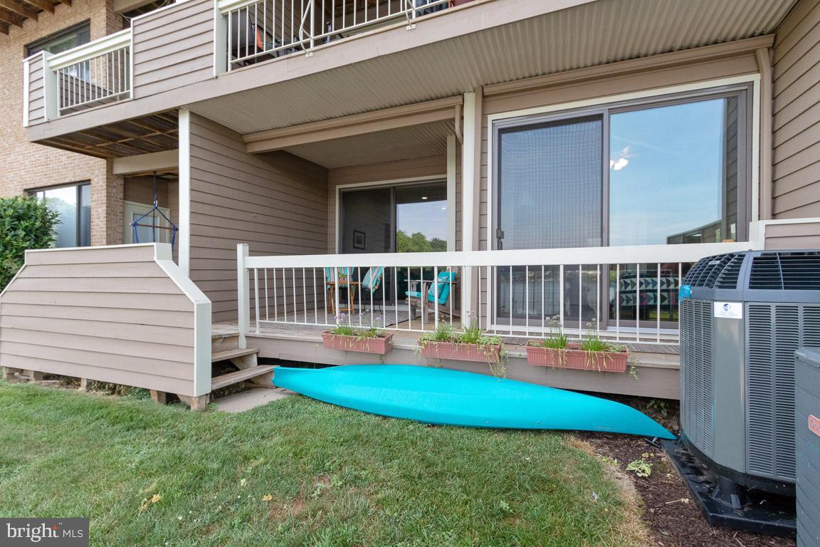 11184 Harbor Court Reston, VA 20191 - Photo 4 of 32 Step down to the water front