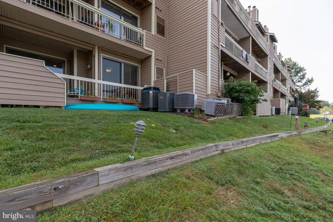 11184 Harbor Court Reston, VA 20191 - Photo 5 of 32 Lake Thorough Water Front