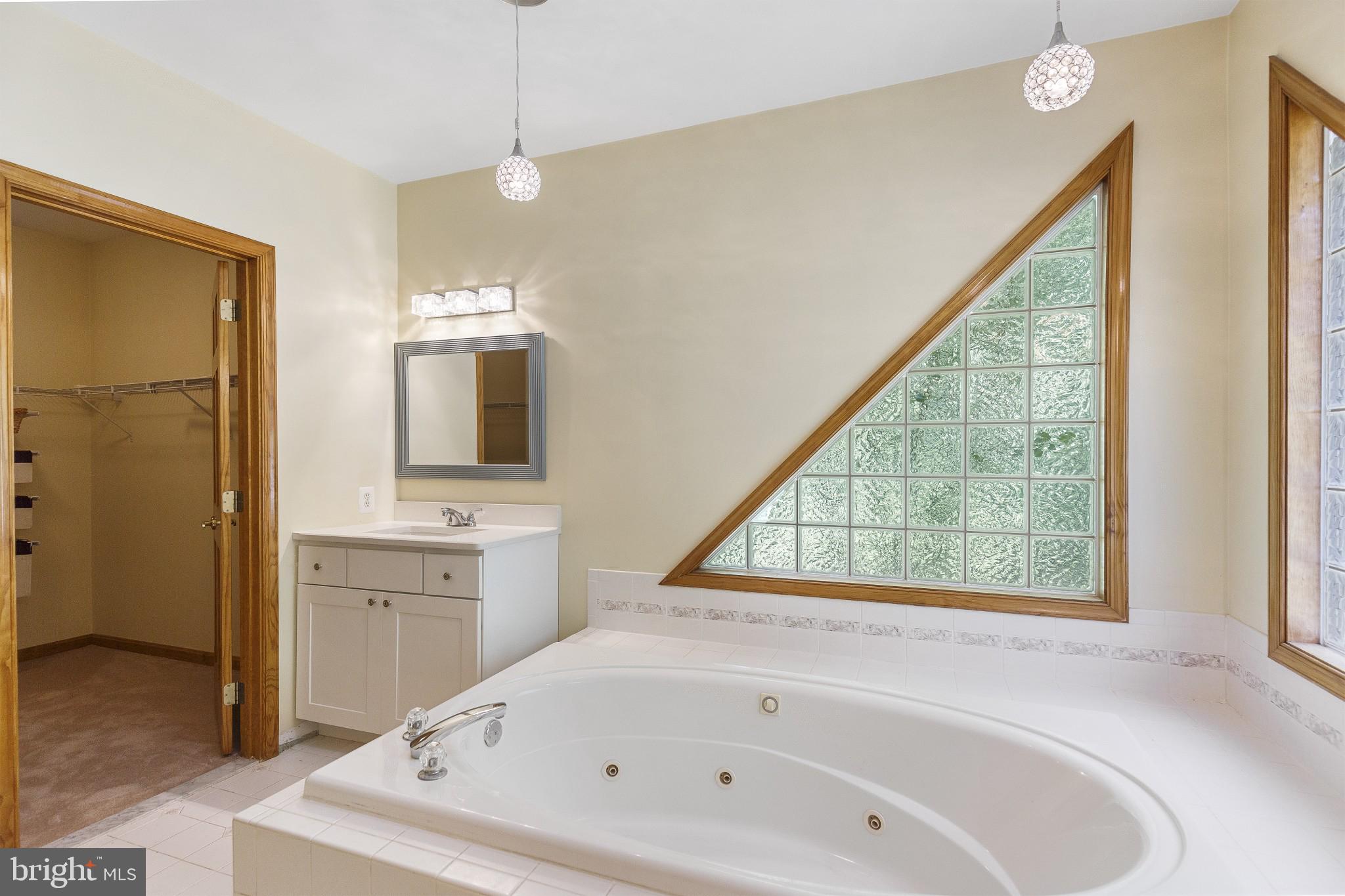 500 Plum Point Road Huntingtown, MD 20639 - Photo 16 of 30 Owner's bath looking through to closet