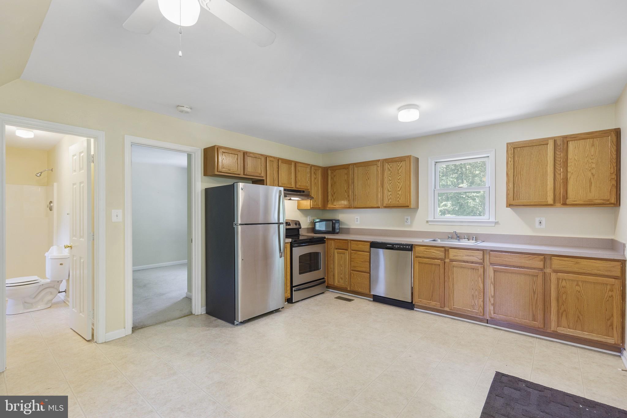 500 Plum Point Road Huntingtown, MD 20639 - Photo 27 of 30 Apartment kitchen