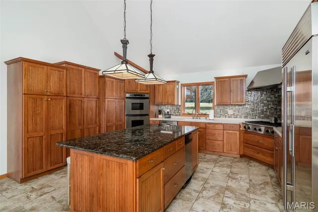 $899,900 | 5345 Old Litchfield Trail, Litchfield, IL 62056