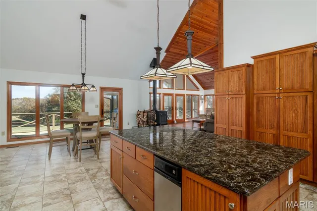 $899,900 | 5345 Old Litchfield Trail, Litchfield, IL 62056