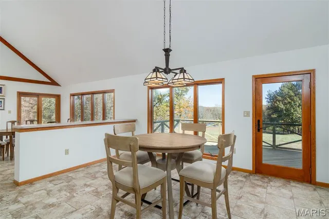 $899,900 | 5345 Old Litchfield Trail, Litchfield, IL 62056