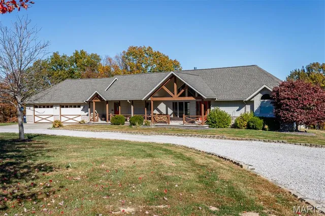 $899,900 | 5345 Old Litchfield Trail, Litchfield, IL 62056