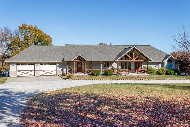 $899,900 | 5345 Old Litchfield Trail, Litchfield, IL 62056