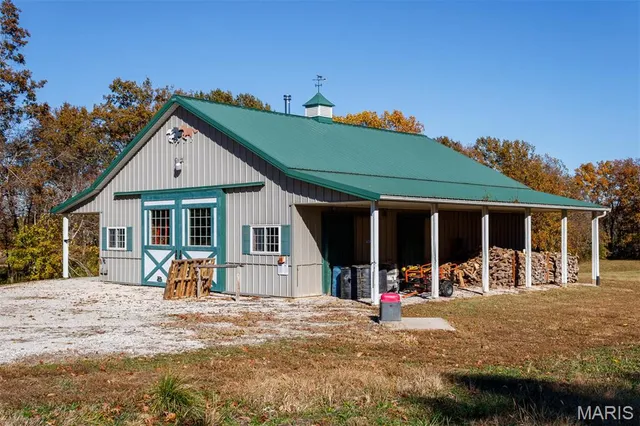 $899,900 | 5345 Old Litchfield Trail, Litchfield, IL 62056