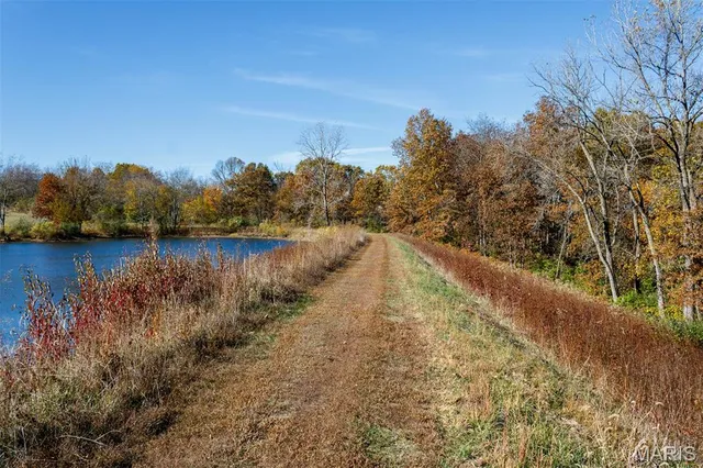 $899,900 | 5345 Old Litchfield Trail, Litchfield, IL 62056