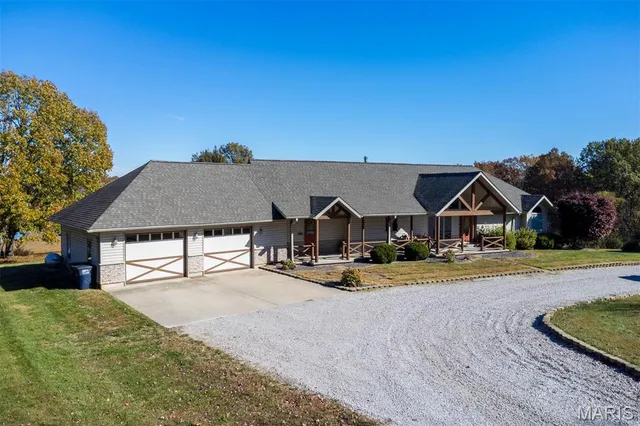 $899,900 | 5345 Old Litchfield Trail, Litchfield, IL 62056