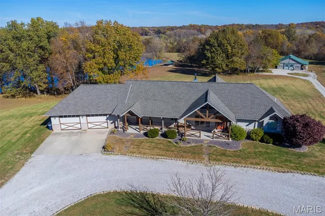 $899,900 | 5345 Old Litchfield Trail, Litchfield, IL 62056