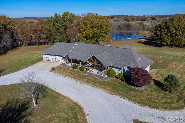 $899,900 | 5345 Old Litchfield Trail, Litchfield, IL 62056