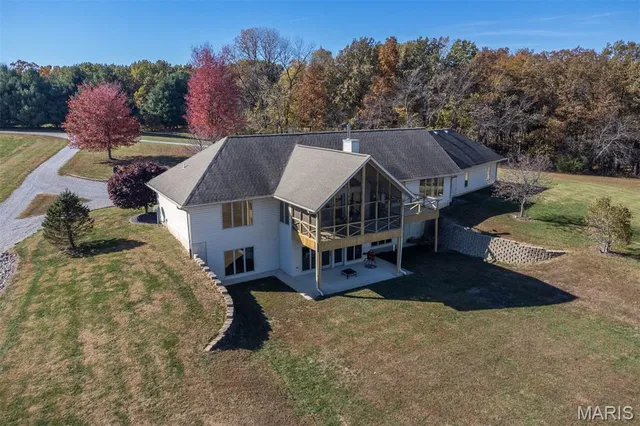 $899,900 | 5345 Old Litchfield Trail, Litchfield, IL 62056