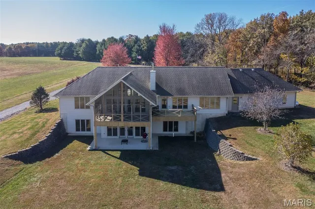 $899,900 | 5345 Old Litchfield Trail, Litchfield, IL 62056