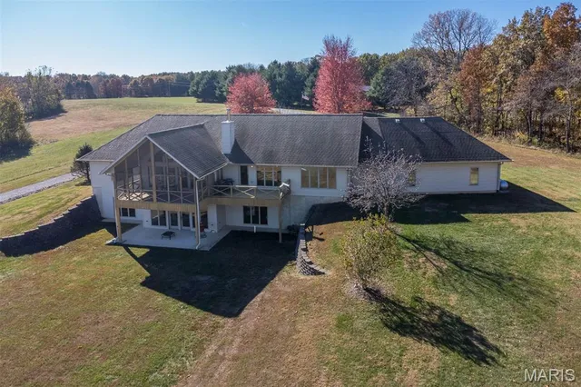 $899,900 | 5345 Old Litchfield Trail, Litchfield, IL 62056