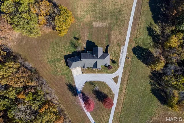 $899,900 | 5345 Old Litchfield Trail, Litchfield, IL 62056