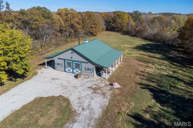 $899,900 | 5345 Old Litchfield Trail, Litchfield, IL 62056