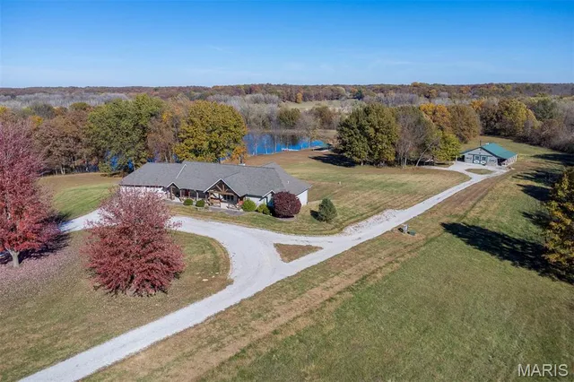 $899,900 | 5345 Old Litchfield Trail, Litchfield, IL 62056