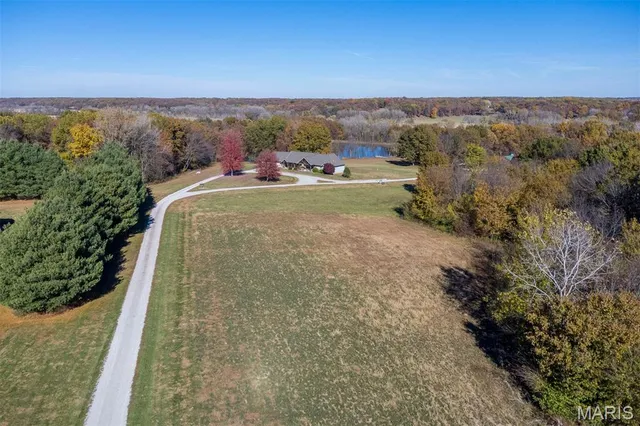$899,900 | 5345 Old Litchfield Trail, Litchfield, IL 62056