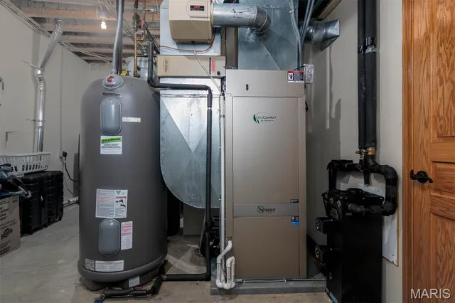 $899,900 | 5345 Old Litchfield Trail, Litchfield, IL 62056