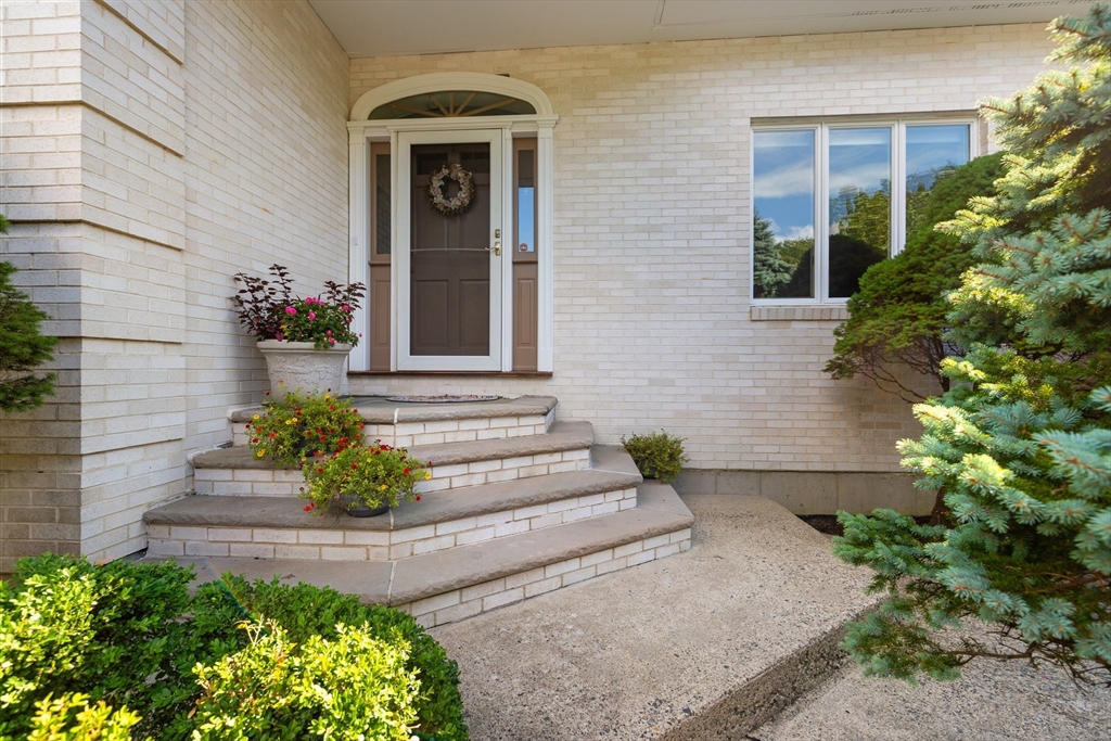 66 Nells Pond Road Lynn, MA 01904 - Photo 3 of 34 Gallery Image 3