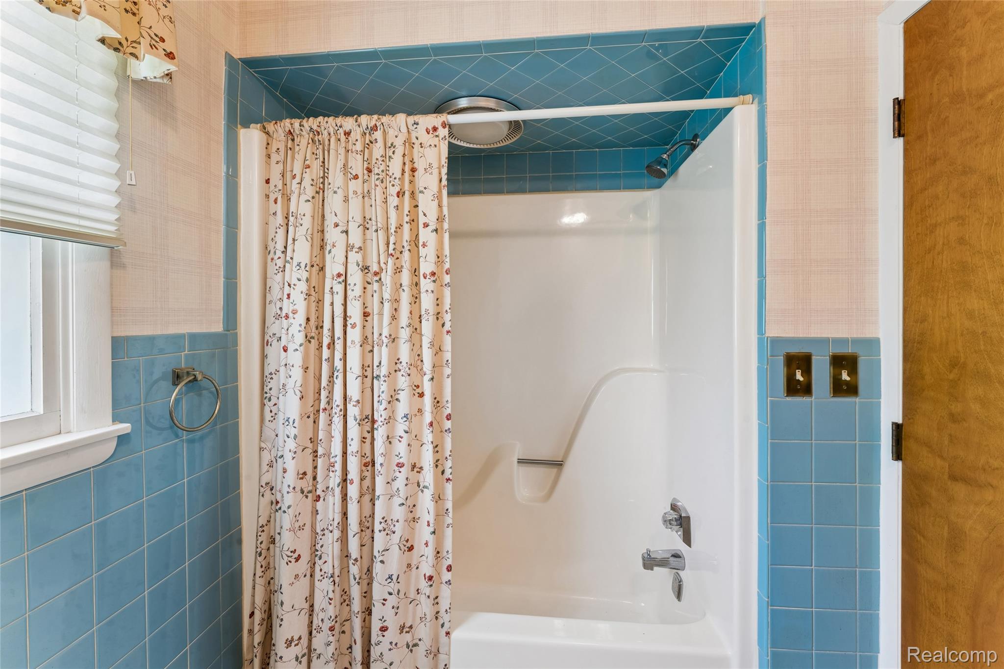 422 East Road Holly, MI 48442 - Photo 36 of 51 White shower and tub combination with chrome fixtures