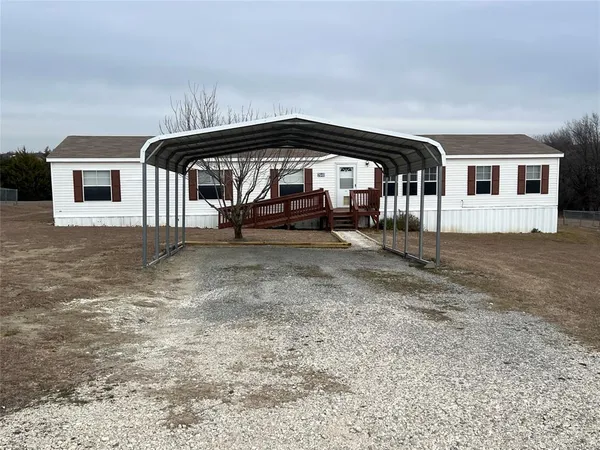 a view of house with car parked