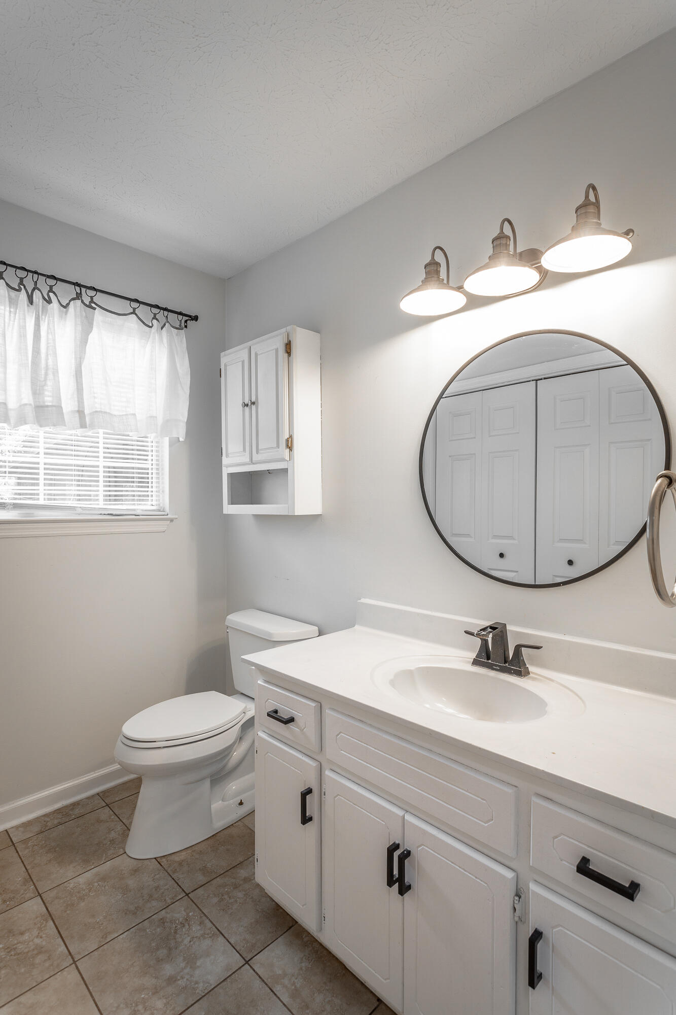 157 Bell Road Chickamauga, GA 30707 - Photo 13 of 31 Bathroom