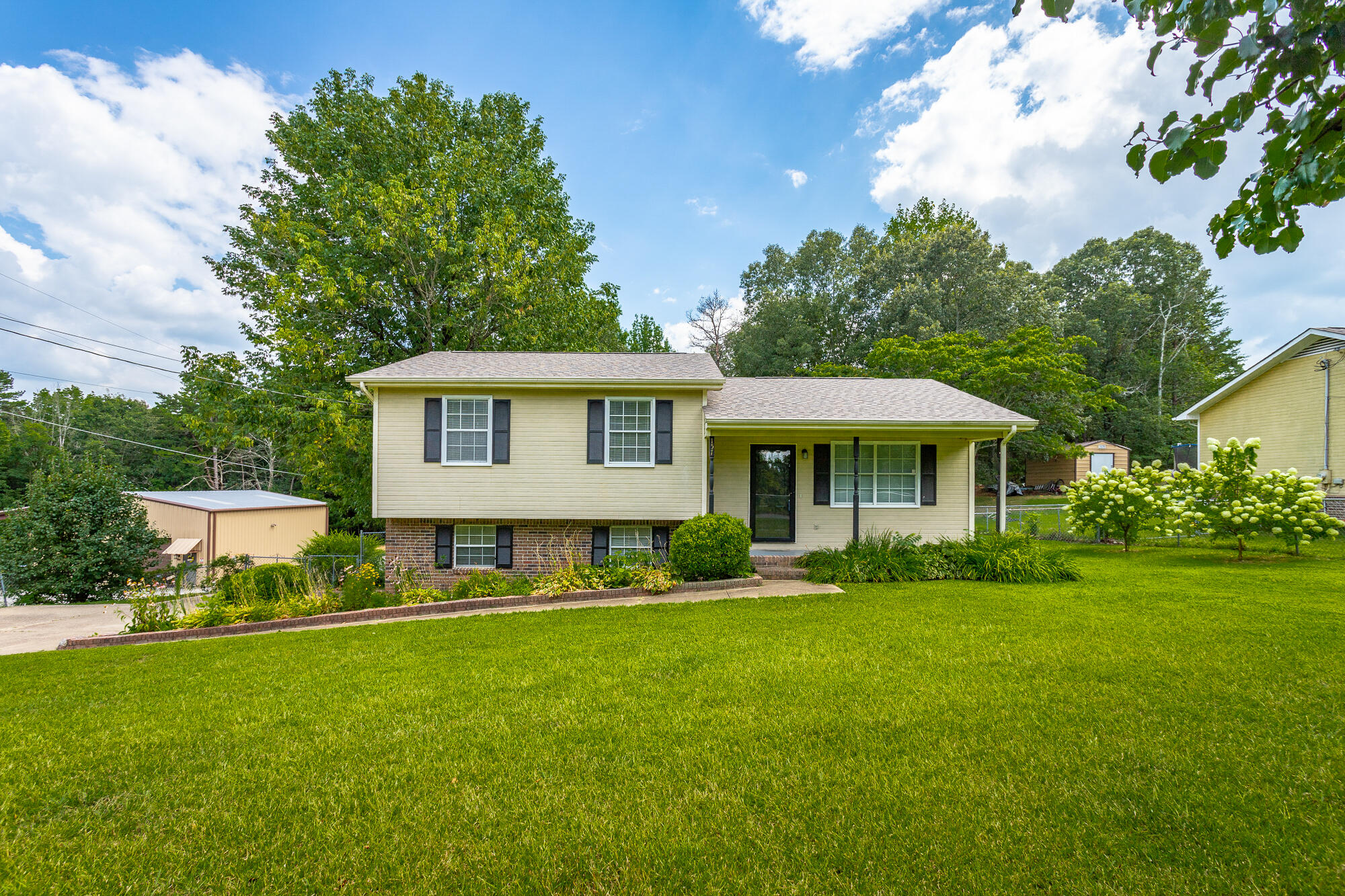 157 Bell Road Chickamauga, GA 30707 - Photo 2 of 31 Front yard