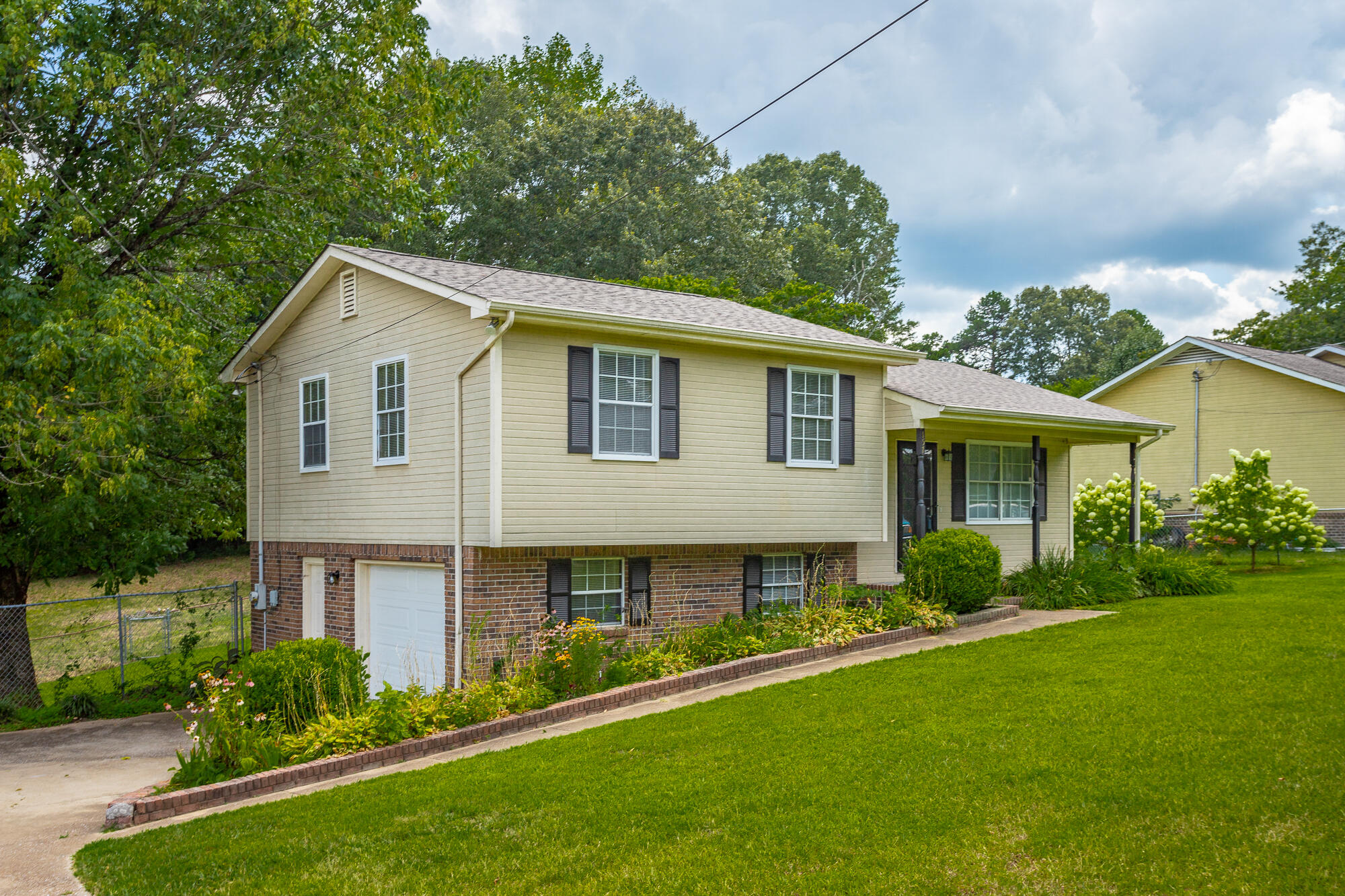 157 Bell Road Chickamauga, GA 30707 - Photo 28 of 31 Side entry garage