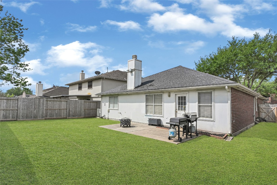 5007 Ridgeway Drive Pasadena, TX 77504 - Photo 23 of 24 Backyard