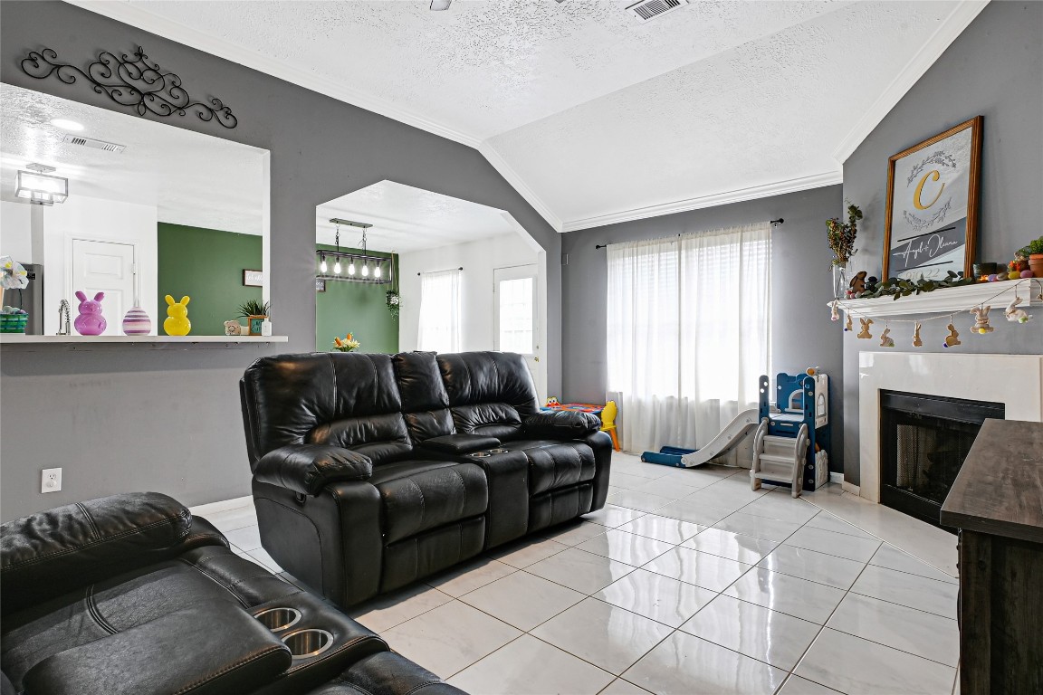 5007 Ridgeway Drive Pasadena, TX 77504 - Photo 10 of 24 Living Room