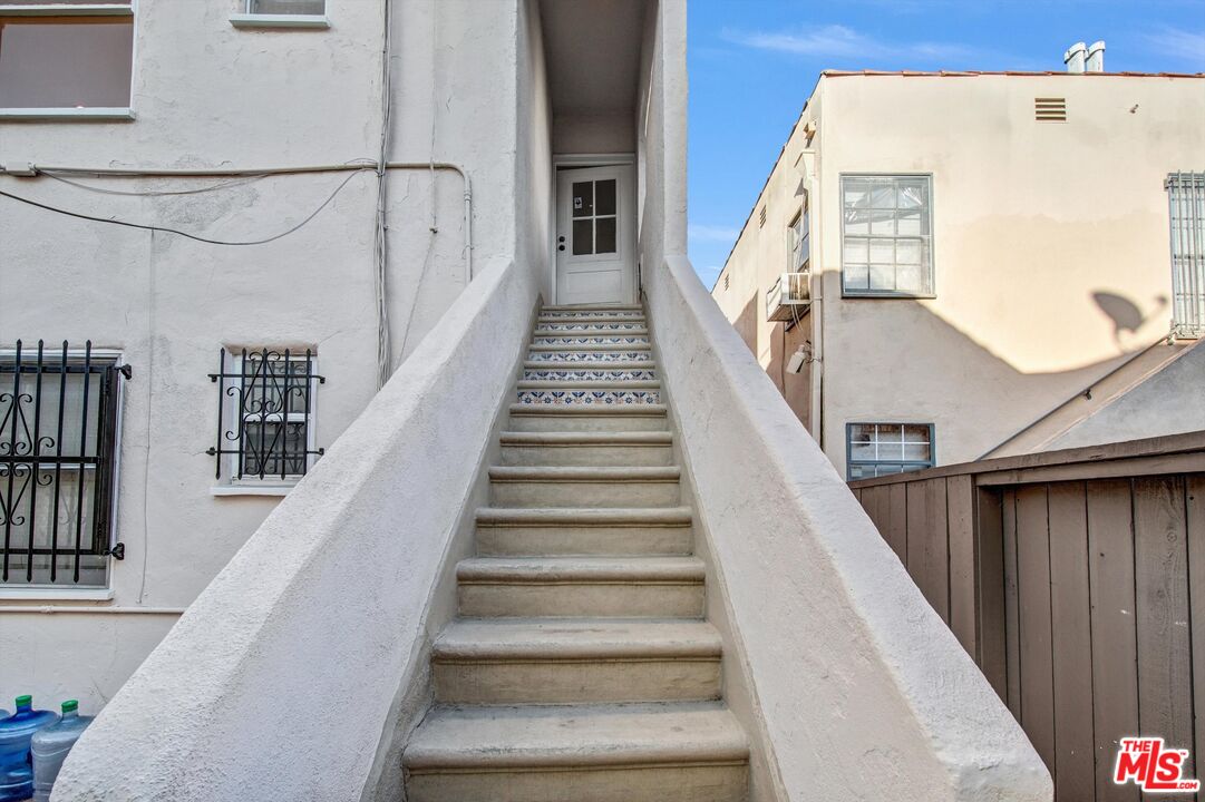207 South Reeves Drive Beverly Hills, CA 90212 - Photo 20 of 27