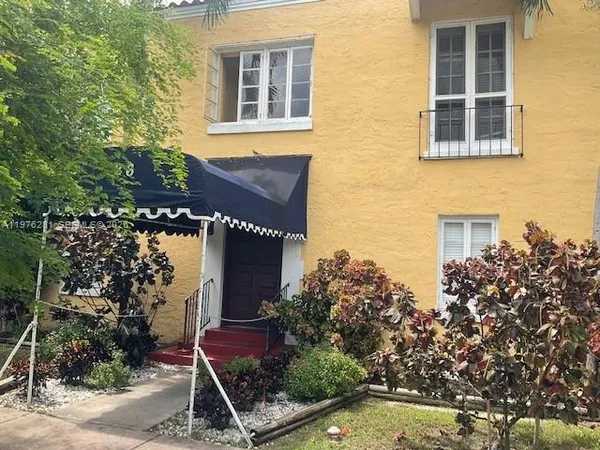 $1,995 | 126 Mendoza Avenue, Unit 11, Coral Gables, FL 33134