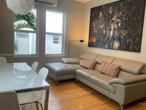 $1,995 | 126 Mendoza Avenue, Unit 11, Coral Gables, FL 33134