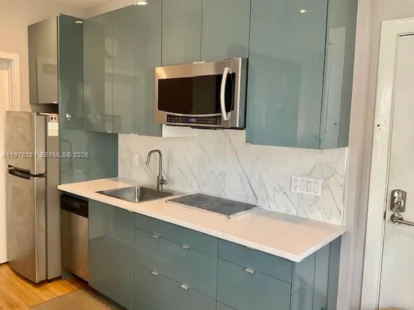 $1,995 | 126 Mendoza Avenue, Unit 11, Coral Gables, FL 33134