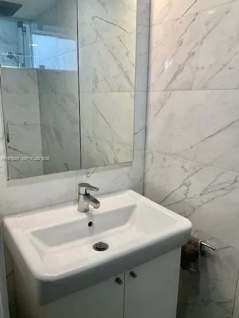 $1,995 | 126 Mendoza Avenue, Unit 11, Coral Gables, FL 33134