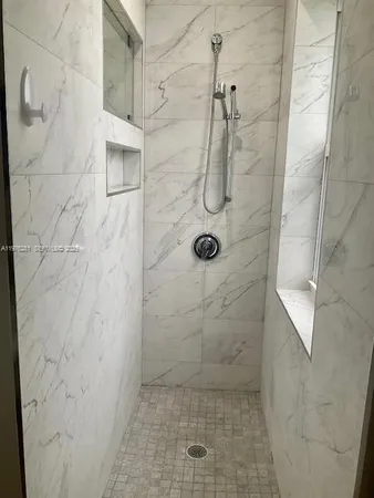 $1,995 | 126 Mendoza Avenue, Unit 11, Coral Gables, FL 33134