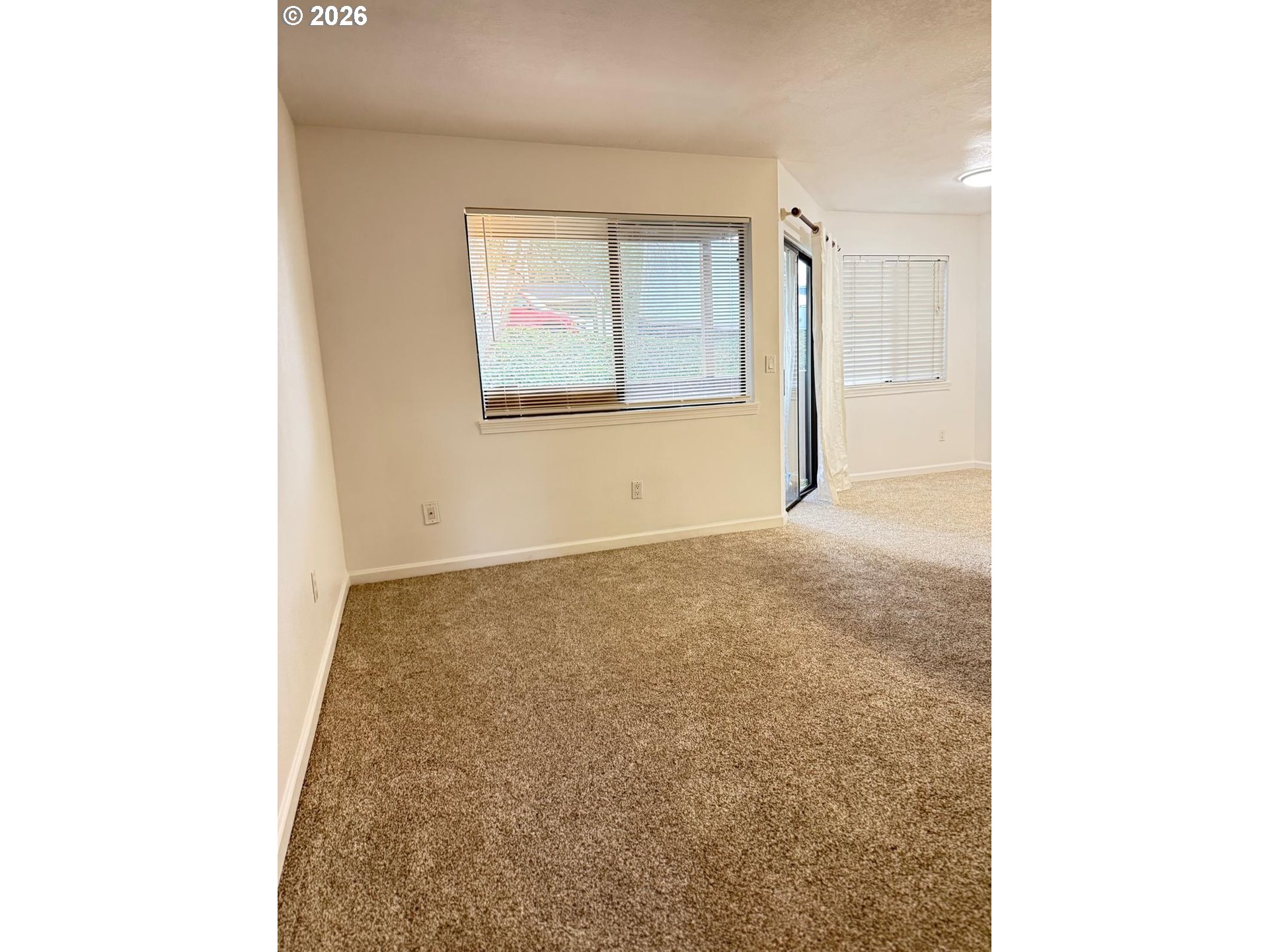 9987 Southeast Talbert Street Clackamas, OR 97015 - Photo 10 of 16 Living Room