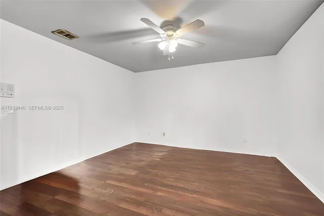 a view of a house with backyard and porch