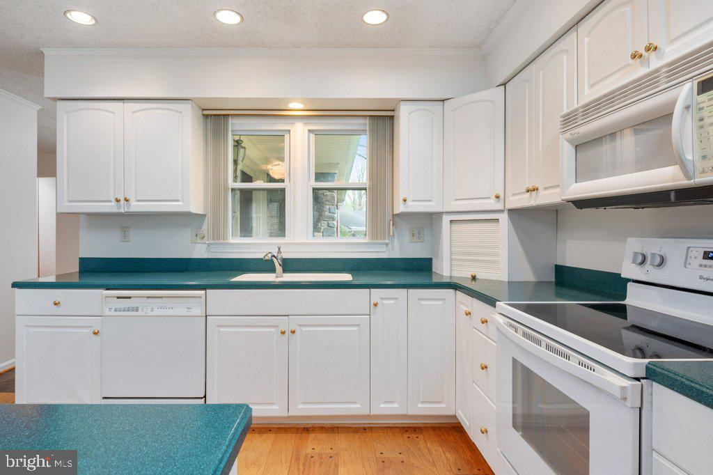 846 Woodmont Road Annapolis, MD 21401 - Photo 16 of 34 Whirlpool Cooktop Stove (2019)