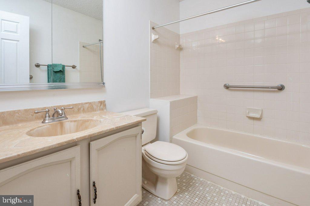 846 Woodmont Road Annapolis, MD 21401 - Photo 24 of 34 Hall Bath