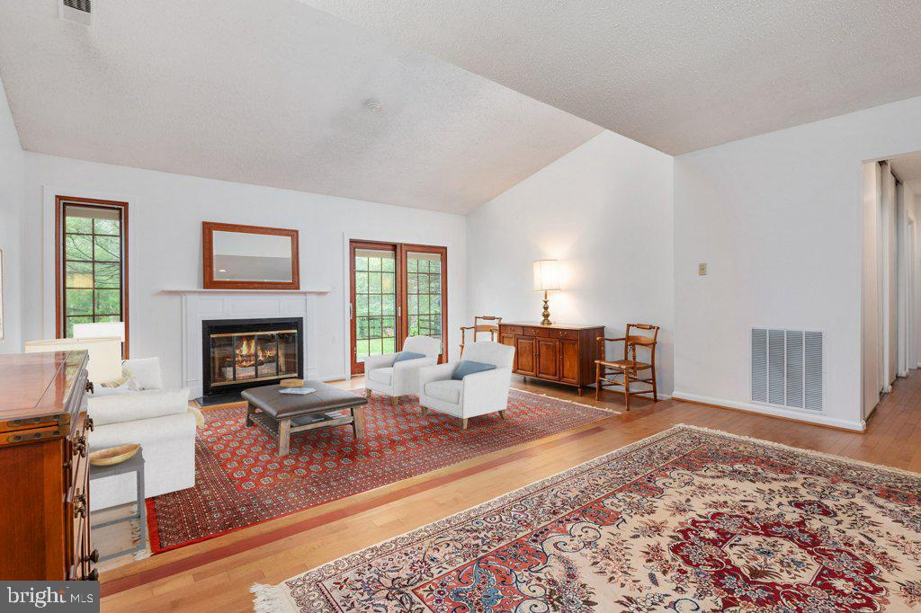846 Woodmont Road Annapolis, MD 21401 - Photo 7 of 34 Vaulted Ceiling