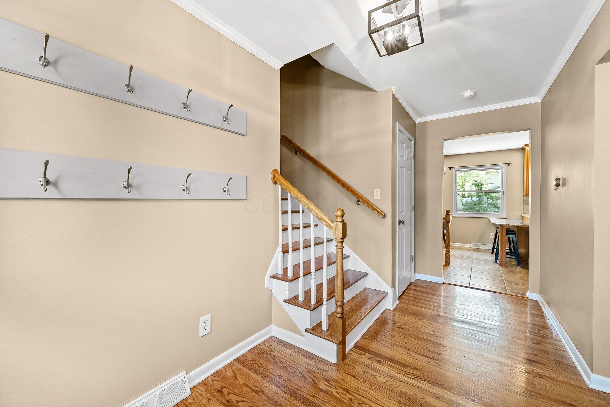 1269 Windham Road Columbus, OH 43220 - Photo 8 of 82 Entry