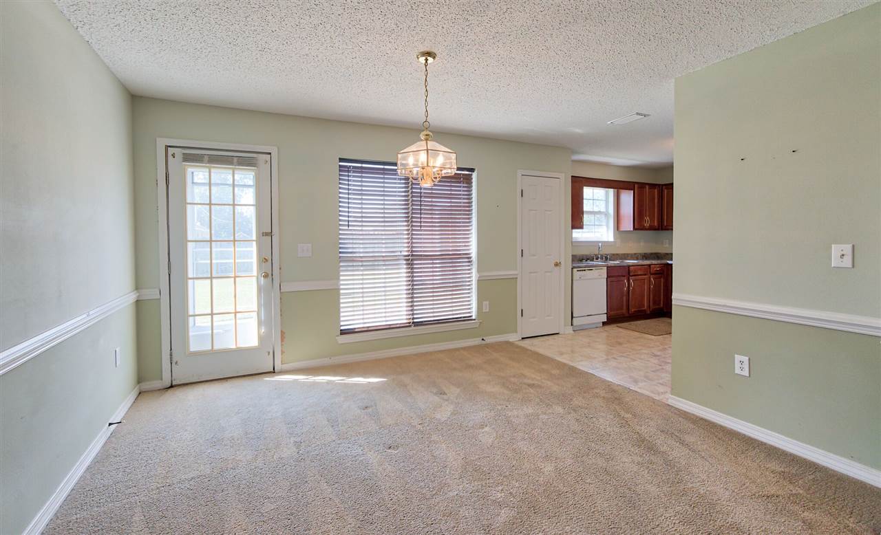 18746 Outlook Drive Loxley, AL 36551 - Photo 9 of 27 Breakfast/Kitchen
