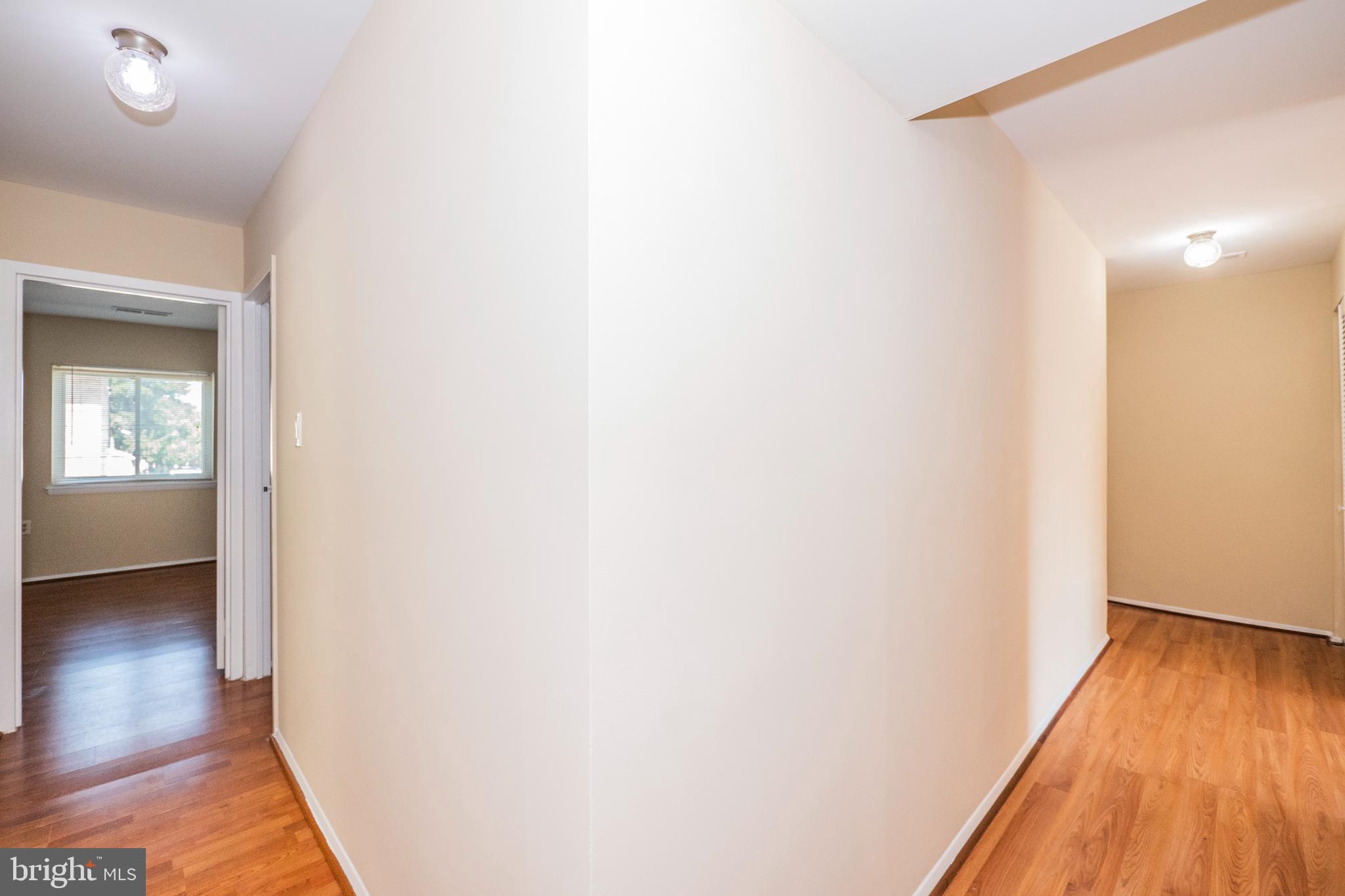 18602 Walkers Choice Road, Unit 4 Gaithersburg, MD 20886 - Photo 21 of 34 Main Level - Hall
