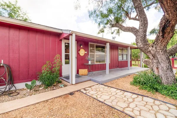 $160,000 | 207 Center Street, Brady, TX 76825