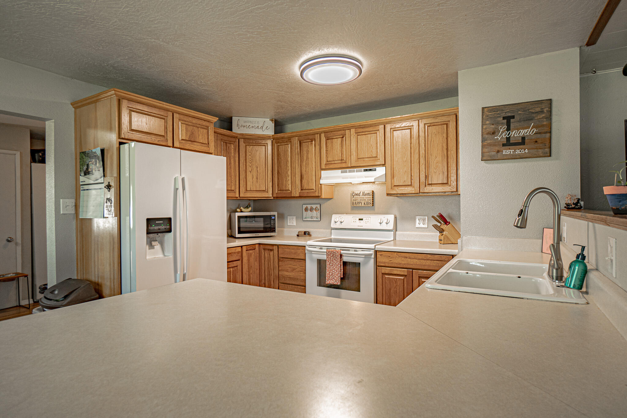444 East Dutton Road Eagle Point, OR 97524 - Photo 8 of 40 Main House Kitchen