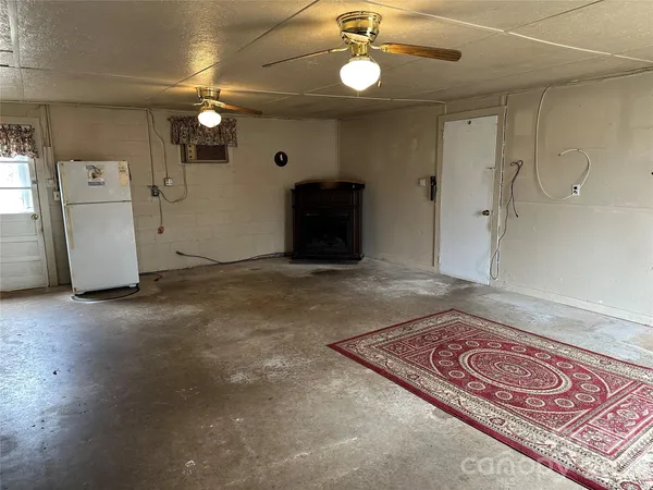 a view of a storage & utility room