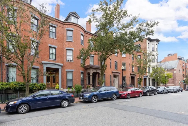a car parked in front of a building