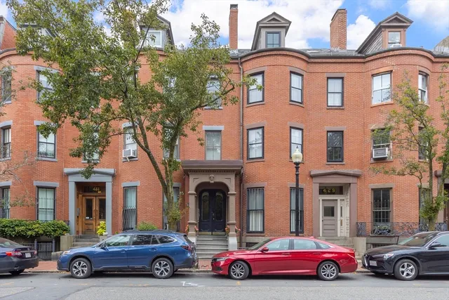 a car parked in front of a building