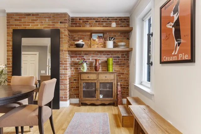 a view of livingroom with furniture